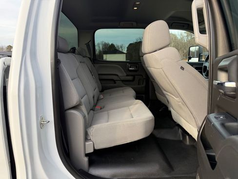 Used 2018 GMC Sierra 2500 w/ Sierra Convenience Package image 25
