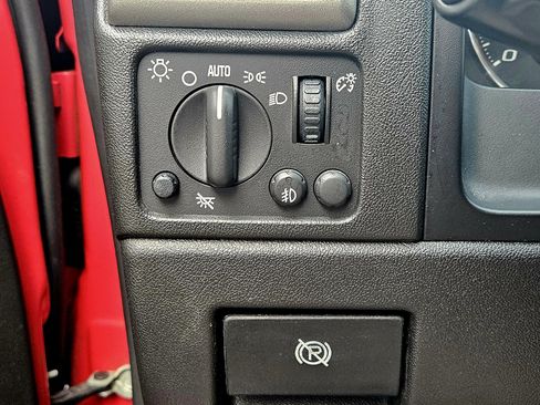 Used 2011 Chevrolet Colorado LT image 34