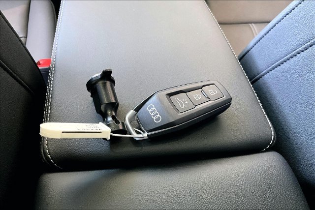 Used 2025 Audi Q5 Premium w/ Convenience Package AWD/4WD image 35