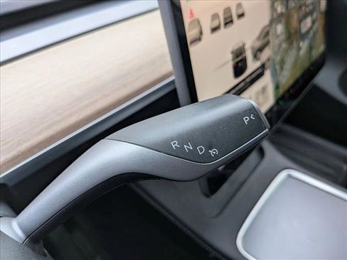 Used 2022 Tesla Model Y Long Range image 12