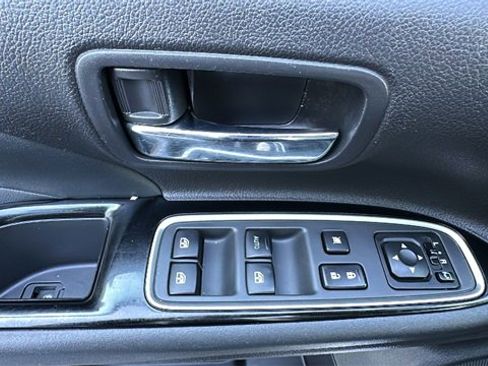Used 2018 Mitsubishi Outlander SEL image 27
