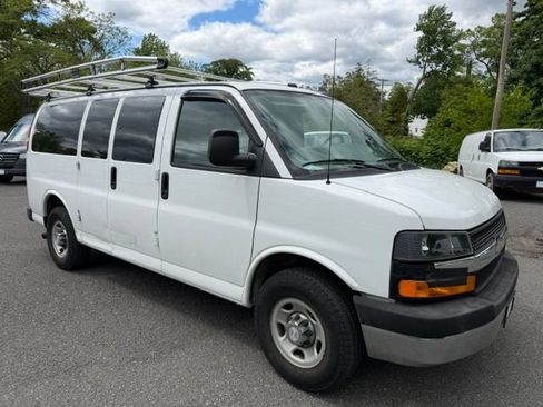 Used 2017 Chevrolet Express 2500 LT w/ LT Preferred Equipment Group RWD image 5