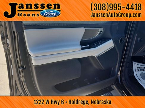 Used 2025 Ford Expedition Platinum w/ Driver's Package AWD/4WD image 22