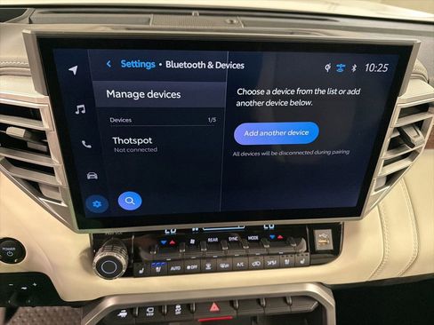 Used 2025 Toyota Sequoia Capstone AWD/4WD image 10