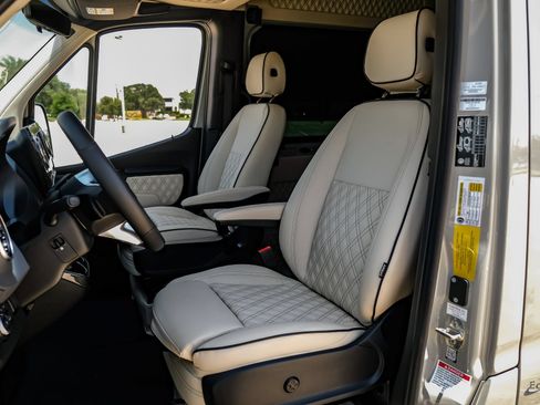 Used 2025 Mercedes-Benz Sprinter 3500 image 37