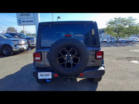 Used 2024 Jeep Wrangler Unlimited AWD/4WD image 7