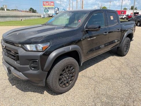 Used 2024 Chevrolet Colorado Trail Boss w/ Technology Package AWD/4WD image 5