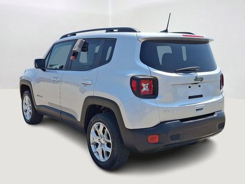 Used 2018 Jeep Renegade Latitude AWD/4WD image 4