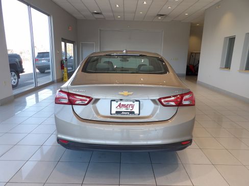 Used 2022 Chevrolet Malibu LT FWD image 5