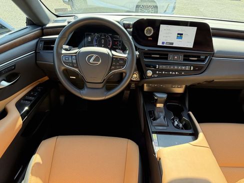 Used 2025 Lexus ES 350 w/ Premium Package FWD image 8
