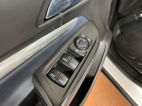 Used 2022 Chevrolet Bolt EUV LT w/ Convenience Package image 15