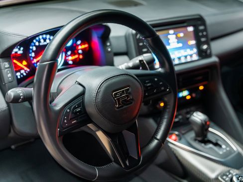 Used 2024 Nissan GT-R Premium w/ Floor Mat Package image 33