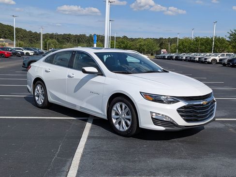 Used 2024 Chevrolet Malibu LT FWD image 1
