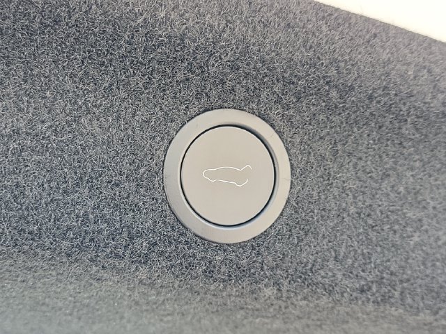 Used 2026 Tesla Model Y Long Range RWD image 9