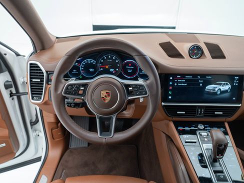 Certified 2023 Porsche Cayenne Platinum Edition AWD/4WD image 31