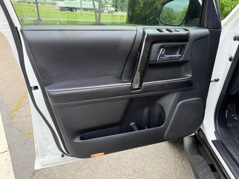 Used 2016 Toyota 4Runner Trail Premium AWD/4WD image 16
