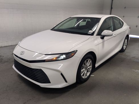 Used 2025 Toyota Camry LE FWD image 11