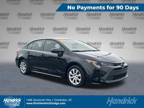 Used 2023 Toyota Corolla LE FWD image 1