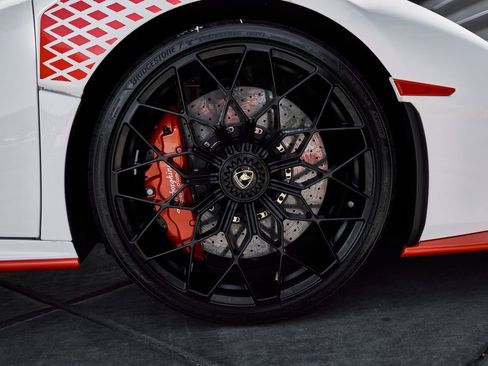 Used 2024 Lamborghini Huracan STO RWD image 33