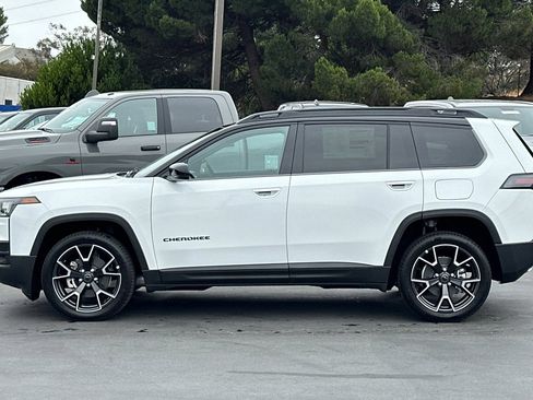 New 2026 Jeep Cherokee Overland w/ Trailer Tow Group AWD/4WD image 7