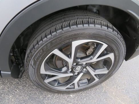 Used 2019 Toyota C-HR Limited FWD image 12