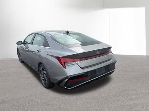 Used 2024 Hyundai Elantra Limited image 9