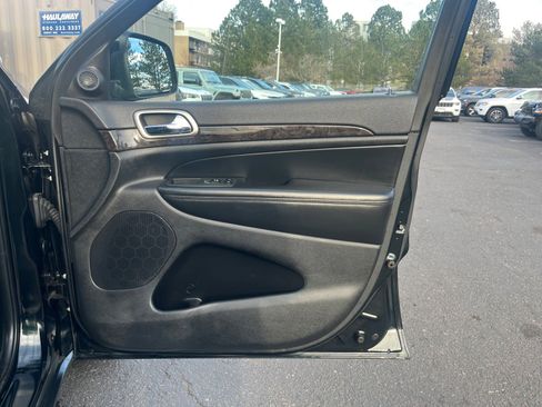 Used 2012 Jeep Grand Cherokee Laredo image 16