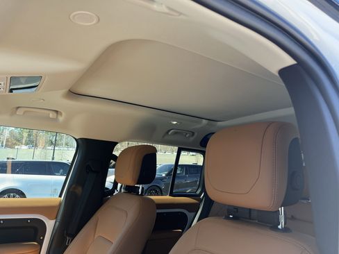 Certified 2024 Land Rover Defender 110 SE image 19