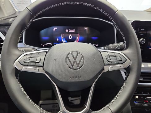 New 2026 Volkswagen Taos SE FWD image 21