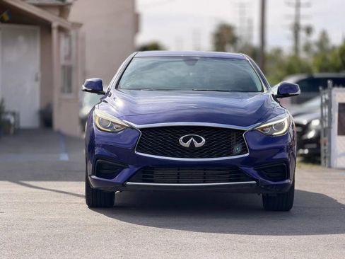 Used 2017 INFINITI QX30 FWD image 3