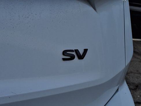 Used 2024 Nissan Rogue SV FWD image 30