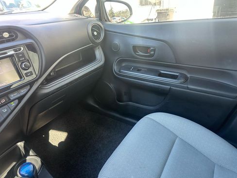 Used 2016 Toyota Prius C One image 12