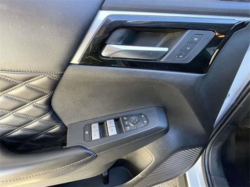 Used 2022 Mitsubishi Outlander SEL image 16