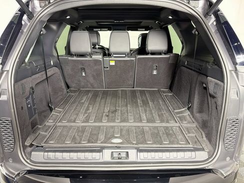 Used 2025 Land Rover Discovery Dynamic SE AWD/4WD image 28
