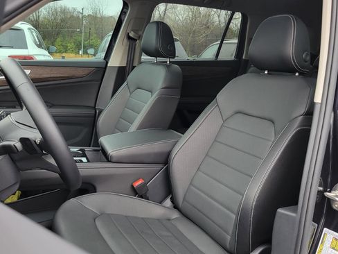 Used 2025 Volkswagen Atlas SEL image 17