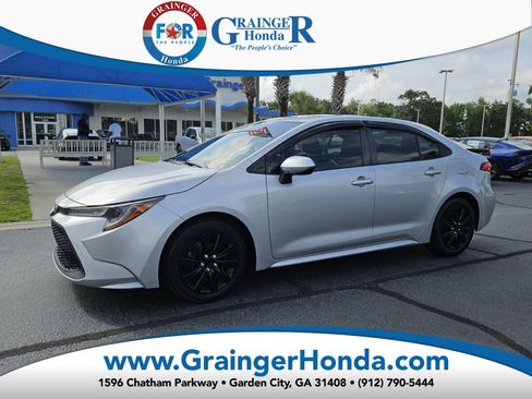 Used 2021 Toyota Corolla LE FWD image 1