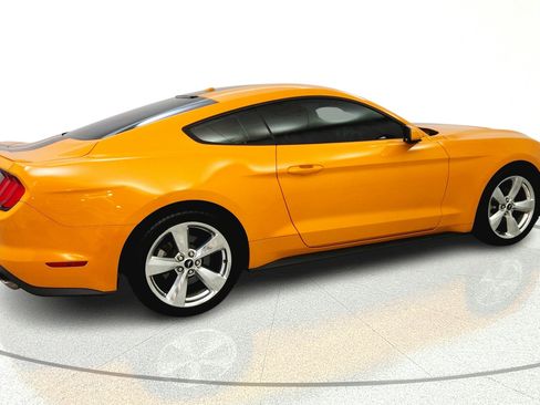 Used 2018 Ford Mustang Coupe w/ Equipment Group 101A RWD image 7