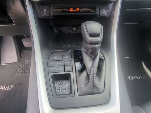 Used 2025 Toyota RAV4 XLE AWD/4WD image 20