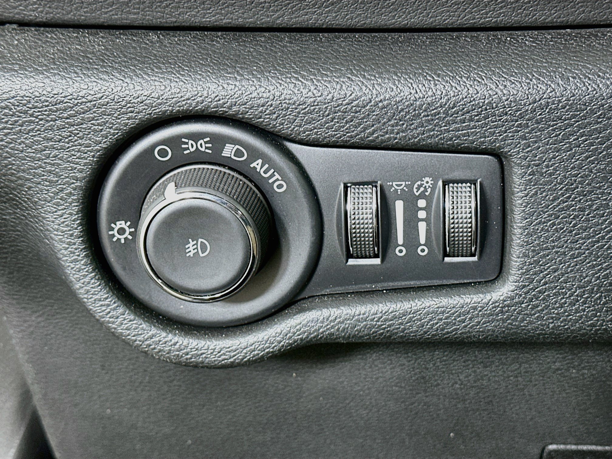 Used 2025 Chrysler Pacifica Select FWD image 17