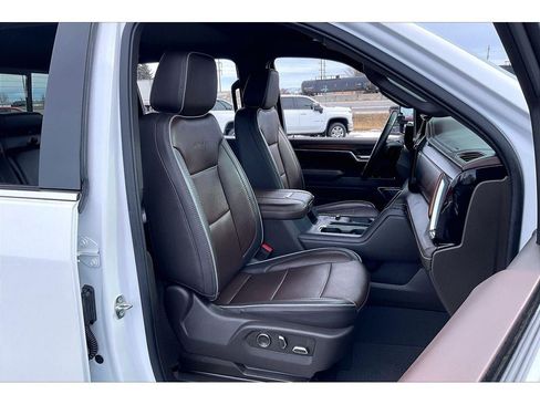 Used 2024 GMC Sierra 3500 Denali w/ Technology Package AWD/4WD image 8