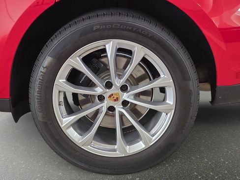 Used 2023 Porsche Macan AWD/4WD image 32