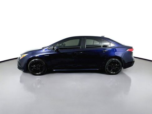 Used 2021 Toyota Corolla LE FWD image 2