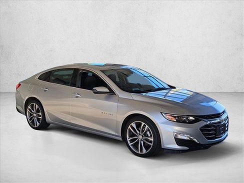 Used 2022 Chevrolet Malibu LT image 3