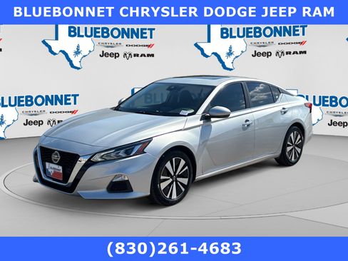 Used 2022 Nissan Altima 2.5 SV w/ SV Premium Package FWD image 1
