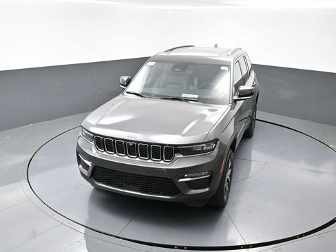 New 2025 Jeep Grand Cherokee Limited w/ Luxury Tech Group II image 41