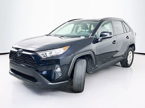 Used 2021 Toyota RAV4 XLE AWD/4WD image 2