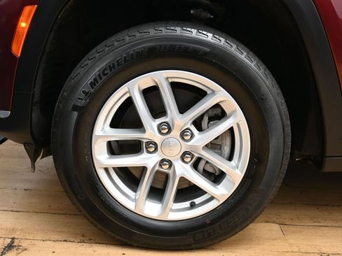 Used 2023 Jeep Grand Cherokee L Laredo AWD/4WD image 9