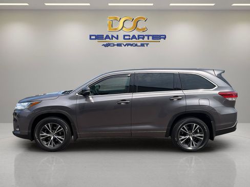 Used 2017 Toyota Highlander Plus w/ Carpet Mat Package AWD/4WD image 2