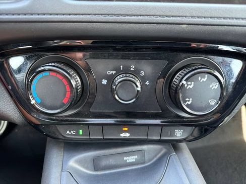 Used 2022 Honda HR-V LX image 14