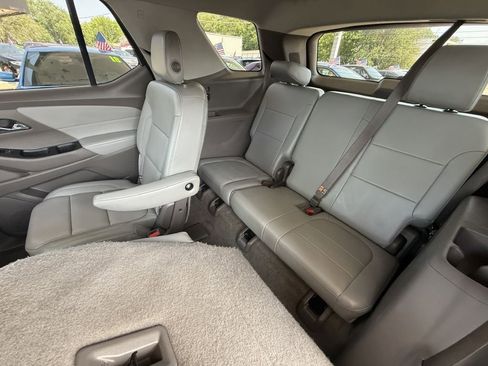 Used 2018 Chevrolet Traverse LT image 13